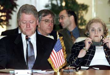 Φτάνουν πια οι αλληλοκατηγορίες, δηλώνει ο Κλίντον στη σύνοδο κορυφής για το Μεσανατολικό