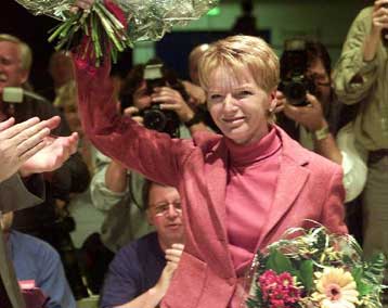 Γυναίκα εξέλεξαν ηγέτη οι κομμουνιστές της πρώην Ανατολικής Γερμανίας