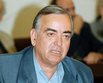 Αμφισβητεί ο ευρωβουλευτής του ΚΚΕ Γ.Θεωνάς την ηγεσία του κόμματός του