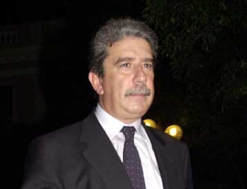 Σε κλοιό προστασίας ο Στ.Σουμάκης