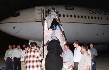 Στο Λονδίνο τη Δευτέρα οι επιβάτες του σαουδαραβικού Boeing <I>Την έκδοση των δύο αεροπειρατών ζ