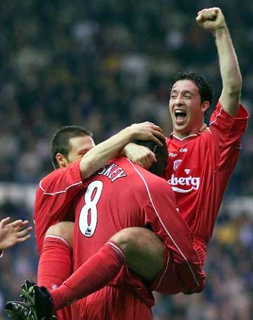 Με χατ τρικ του Χέσκεϊ, η Λίβερπουλ θριάμβευσε με 0-4 επί της Ντέρμπι για την premier league