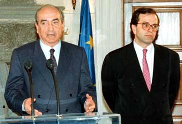 Στα δικαστήρια η κόντρα Σαμαρά – Μητσοτάκη