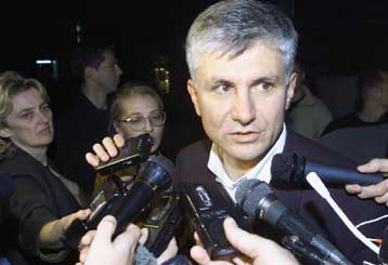 Σε κρίσιμη φάση οι συνομιλίες για το σχηματισμό μεταβατικής κυβέρνησης στη Σερβία