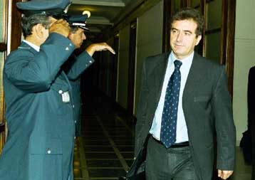 Προχωρά η κατάρτιση του νέου νομοσχεδίου για την τρομοκρατία<I>Στο Λονδίνο ο Μ.Χρυσοχοΐδης</I>