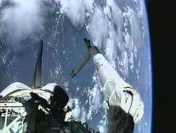 Νέα προβλήματα κλήθηκε να αντιμετωπίσει το πλήρωμα του Discovery