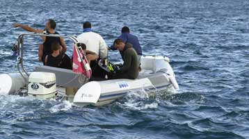 Φουσκωτό σκάφος στον Κάλαμο εξέπεμψε σήμα κινδύνου