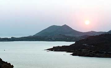 Προς τον κάβο του Σουνίου ρυμουλκείται το Εξπρές Κάρυστος