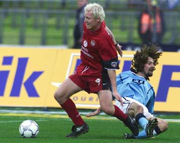 Θρίαμβος της Καϊζερσλάουτερν 4-0 τη Μόναχο 1860<i>Τα αποτελέσματα της όγδοης αγωνιστικής στην bu