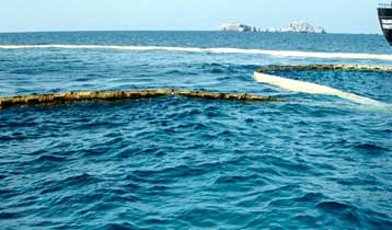 Βυθίστηκε πλοίο στη Σαμοθράκη – Αλλο ακυβέρνητο κοντά στην ακτή του Λαυρίου