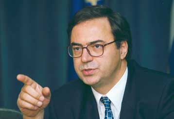 Πενταετής απαγόρευση εργασίας σε προμηθευτές και ανταγωνιστές για τα απερχόμενα στελέχη των ΔΕΚΟ