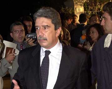 Φόβοι για τοποθέτηση βόμβας στο γραφείο του Σταύρου Σουμάκη