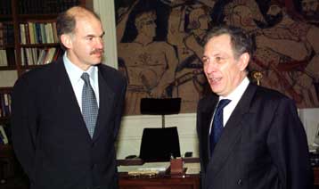 Αναβάλλεται η συνάντηση Παπανδρέου – Τζεμ<i>Τι δηλώνει το τουρκικό ΥΠΕΞ</i>