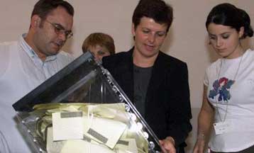 Οι αλβανικές Αρχές εμποδίζουν Βορειοηπειρώτες να μεταβούν στη Χειμάρρα για να ψηφίσουν