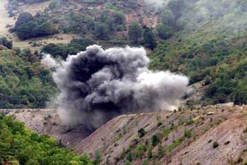 Νάρκη σκοτώνει δύο αστυνομικούς στη νότια Σερβία<I>Οι τοπικές Αρχές κατηγορούν τον UCK</I>