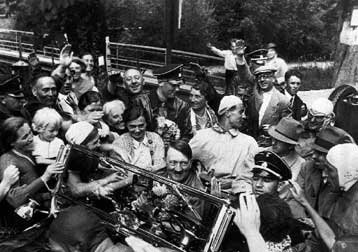 Τρίχες του Χίτλερ  πωλούνται τώρα στο Διαδίκτυο