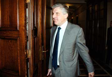 Η κρίση στη Μέση Ανατολή επηρεάζει την τιμή του πετρελαίου, σύμφωνα με το Γ.Παπαντωνίου