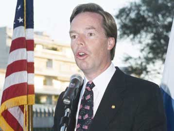 Οι εξελίξεις στο Μεσανατολικό αναβάλλουν την επίσκεψη Μπερνς στη Θράκη