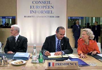 Επείγουσα βοήθεια στη Γιουγκοσλαβία ενέκριναν οι «15»<I>Στάση αναμονής για την παραπομπή Μιλόσεβ