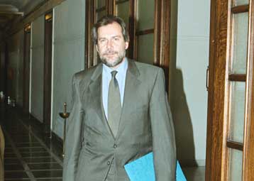 Κρίσιμη συνεδρίαση την Τρίτη για την ελληνική ακτοπλοΐα <i>Τα πλοία δεν θα είναι δεμένα στις 27