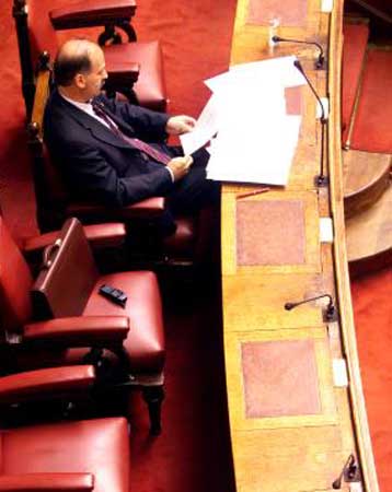 Ψηφίστηκε το νομοσχέδιο Φλωρίδη