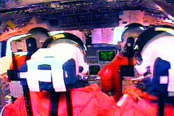 Το Discovery πλησιάζει το Διεθνή Διαστημικό Σταθμό