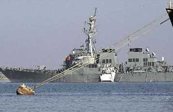 Σε συναγερμό οι δυνάμεις των ΗΠΑ για το φόβο τρομοκρατικών ενεργειών μετά την επίθεση στο USS Cole