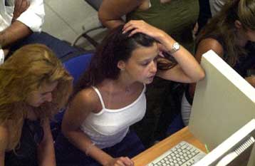 Σε ελεύθερη πτώση ο δείκτης τιμών στη Σοφοκλέους<I>Eκλεισε στο -2,81% στις 3.701,32 μονάδες