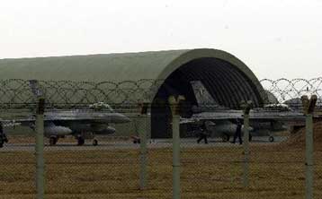 Στο έδαφος τα ελληνικά F-16, εν αναμονή των ΝΑΤΟϊκών «διορθώσεων» για την Destined Glory 2000