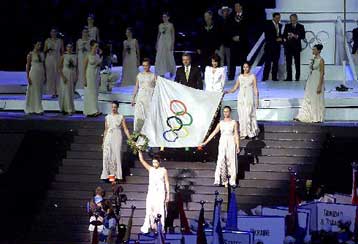 Δεκαέξι ελληνικές εταιρείες υποψήφιες χορηγοί του 2004