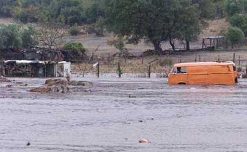 Σχεδόν η μισή Ελλάδα απειλείται από τις πλημμύρες