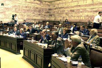 Ρυθμίσεις για την ενίσχυση της θέσης του πολίτη στις συνδιαλλαγές του με το Δημόσιο, αποφάσισε η Βου