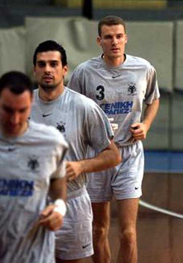 Διαψεύδει η ΑΕΚ την πώληση Φιλίποφ  <i> Mε Στρελό το Σάββατο </i>