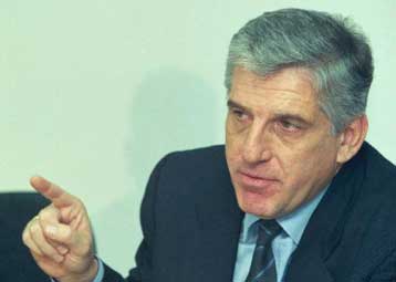 Περιοδεία στις χώρες της Βαλκανικής θα πραγματοποιήσει ο Γ.Παπαντωνίου