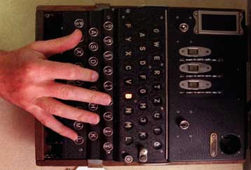 Αίνιγμα η υπόθεση κλοπής του Enigma – Οι Βρετανοί περιμένουν να επιστραφεί η συσκευή κρυπτογράφησης