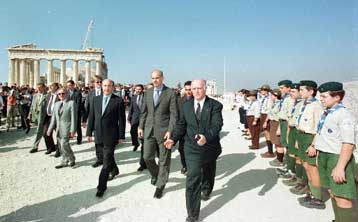 Ίδιοι οι στόχοι Ελλάδας και Ρωσίας για Γιουγκοσλαβία και Μ.Ανατολή<i>Σε θερμό κλίμα η συνάντηση