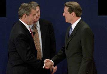 O Mπους κέρδισε τις εντυπώσεις στο δεύτερο ντιμπέιτ με τον Γκορ