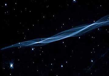 Το Hubble φωτογραφίζει ένα γαλάζιο διαστημικό «πέπλο»