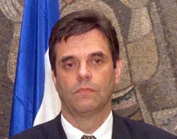 Το πρώτο «όχι» του Κοστούνιτσα στη Δύση<I>«Δεν θα παραδώσω τώρα τον Μιλόσεβιτς στη Χάγη»</I>