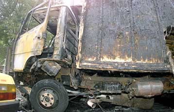 Εμπρησμός σε οκτώ αυτοκίνητα και τέσσερις μοτοσικλέτες στο Βύρωνα