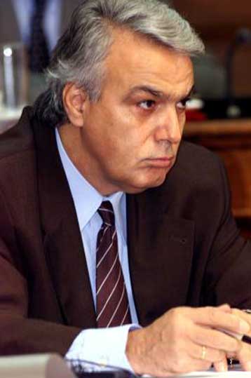 Κανείς δεν μπορεί να είναι ανεξέλεγκτος</i>