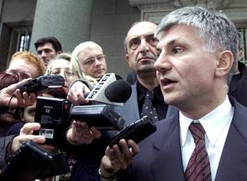 Αυξάνεται η πολιτική ένταση στη Σερβία<i>Τελεσίγραφο Τζίντζιτς στους Σοσιαλιστές</i>