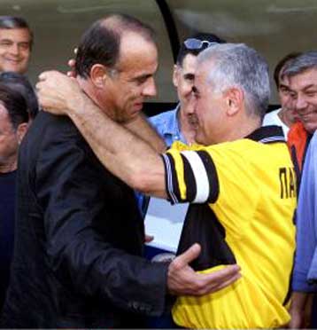 Γιόρτασε η Ελλάδα για το Μίμη Παπαϊωάννου