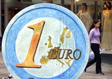 Οι 20 προτάσεις της Κομισιόν για τη μετάβαση στο ευρώ