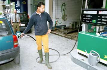 Μειώνονται οι τιμές της βενζίνης – Αυξάνεται η τιμή του πετρελαίου κίνησης