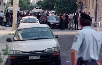 Ελεύθεροι οι όμηροι στη Νέα Σμύρνη – Συνελήφθη ο δράστης