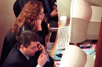 Στο μείον 1,02% ο γενικός δείκτης <I>Έπεσε κάτω από τις 3.900 μονάδες</I>