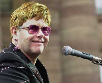 Ο Έλτον Tζον αποχαιρετά το Γουέμπλεϊ με μία φιλανθρωπική συναυλία