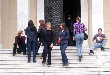 Το 60% φτάνουν οι «αιώνιοι» φοιτητές<I>Απογοητευτικά τα αποτελέσματα έρευνας για τα ΑΕΙ</I>