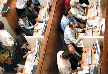 Σκληραίνει τη στάση της η Επιτροπή Κεφαλαιαγοράς<i>Επιβλήθηκαν πρόστιμα ύψους 185,6 εκατ. δρχ.</